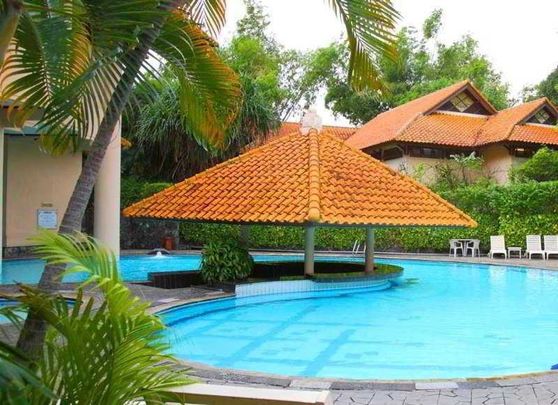 Equator Hotel Surabaya Exterior photo
